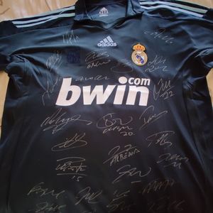 Real Madrid jersey - autographed